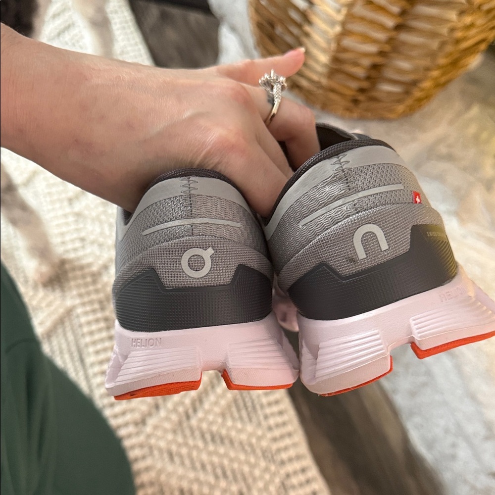 On Cloud Running Gray And Orange - image 4